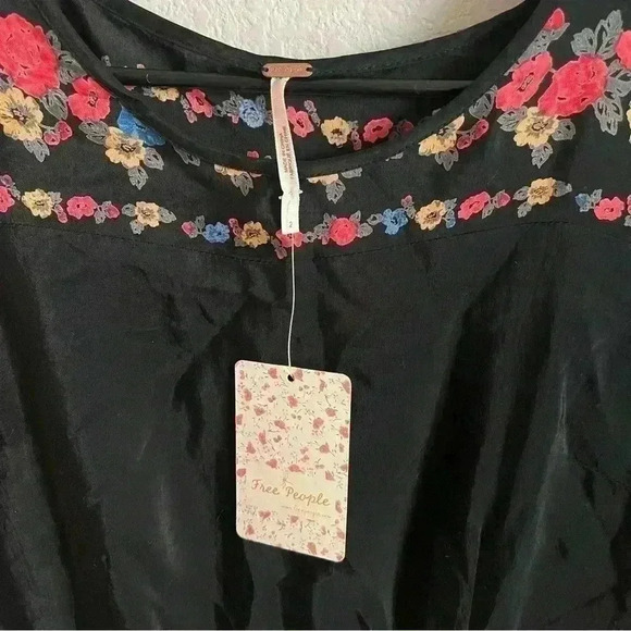 Free People Age Of Aquarius Boho Black Floral Mini Dress Size 2 NWT - Picture 12 of 12